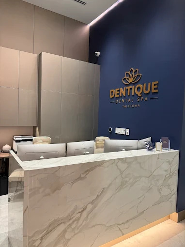 Dentique Dental Spa - Yaletown dental clinic in Vancouver - Photo 1